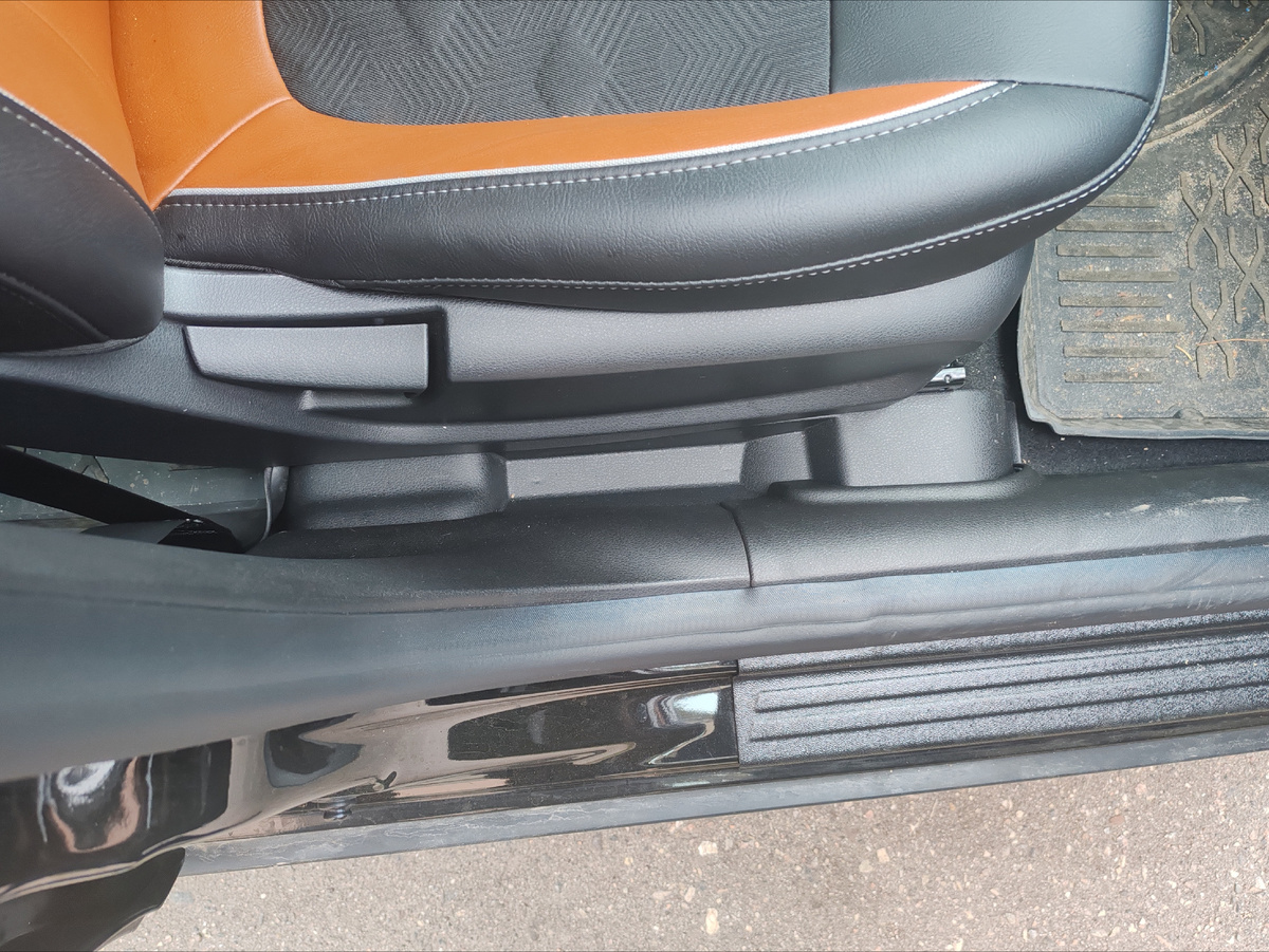 С пассажирской стороны