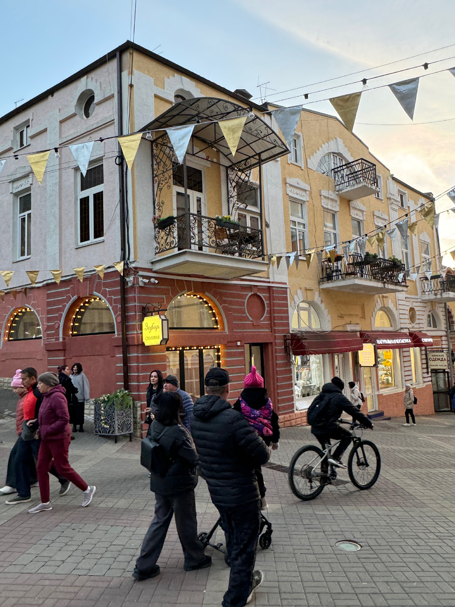 Проспект К.Маркса имени Чебурашки. фото Сад в стиле Paradise @