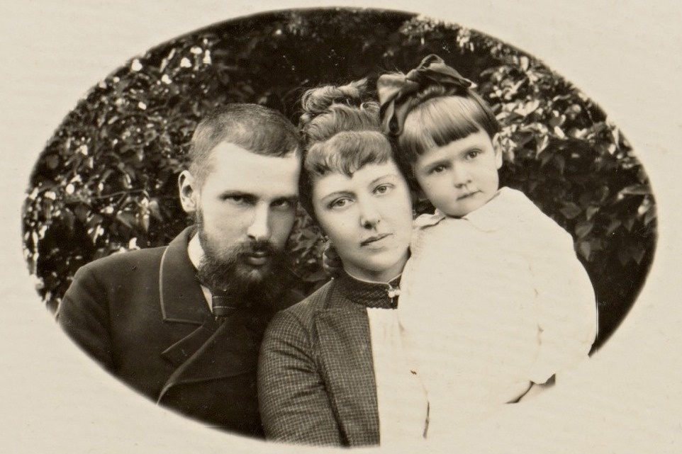 Stolypins com sua esposa Olga e filha Maria, por volta de 1889