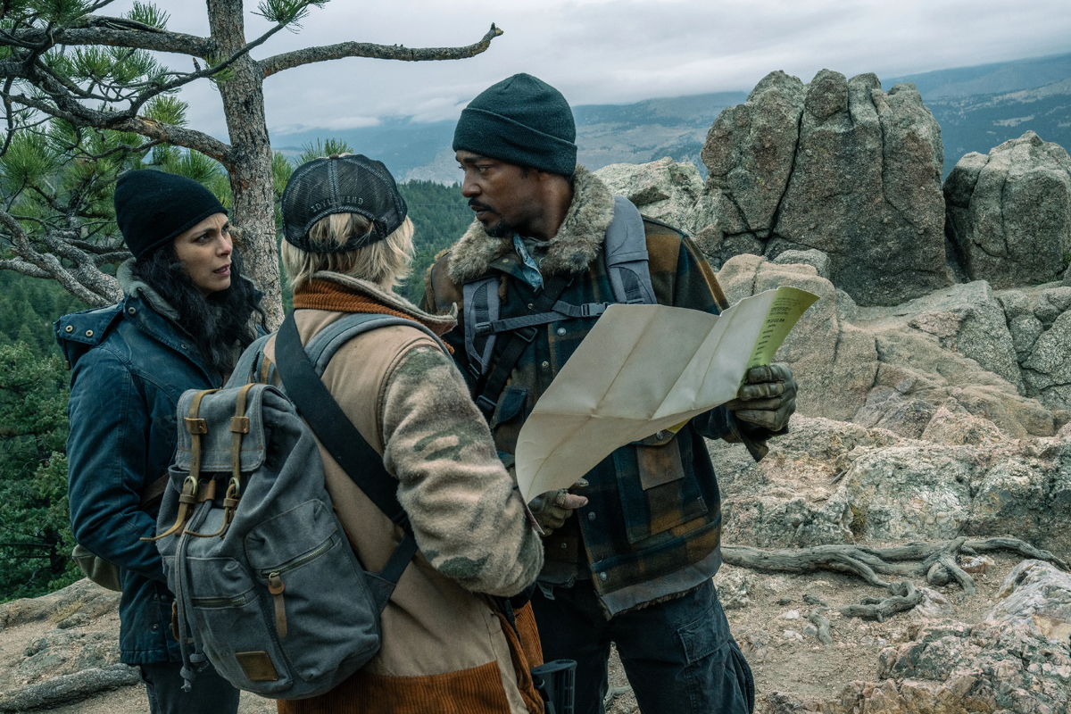 Кадр из фильма "Хищные земли" (2024). Фото  https://www.kinopoisk.ru/film/5212143/