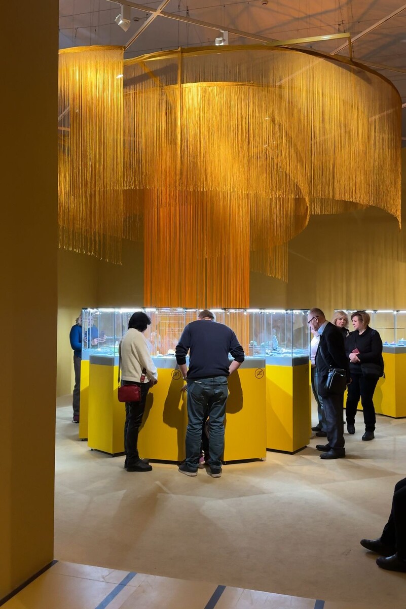 Тот самый секретный зал с историческими украшения