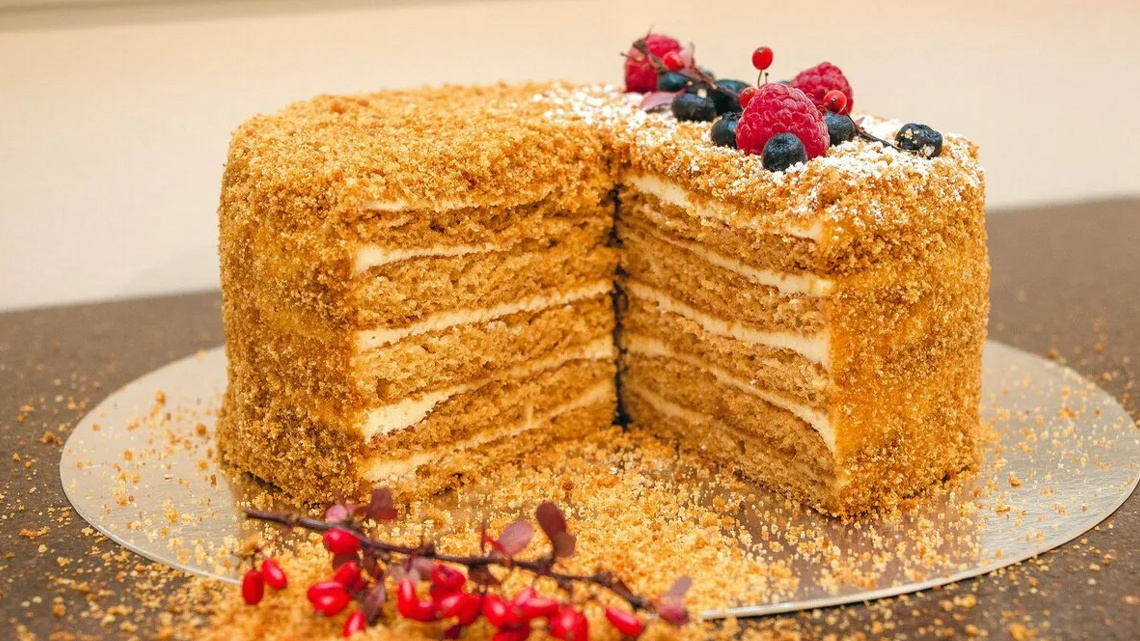 Как приготовить классический торт Медовик: пошаговый рецепт