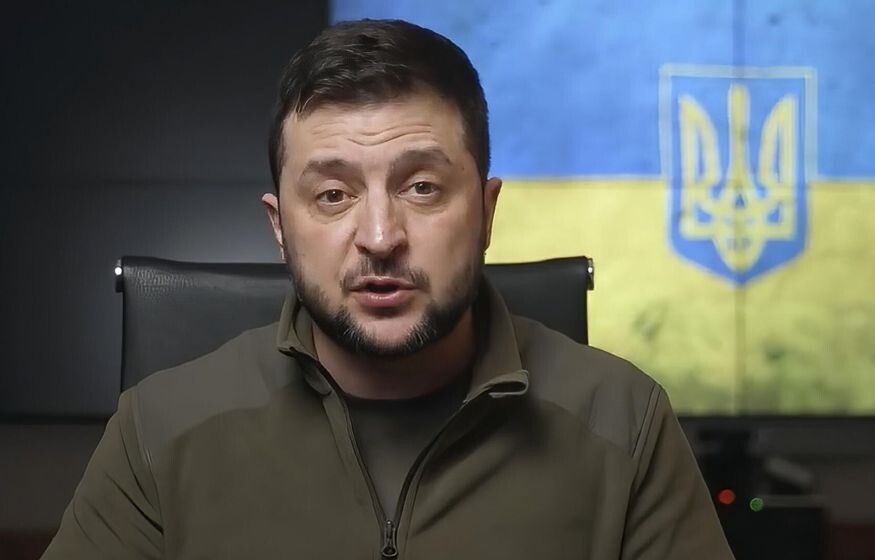    «Кто он такой вообще, этот Зеленский?»: в Киеве резко осудили выходку президента