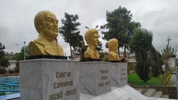 Памятник дедушке Сангаку