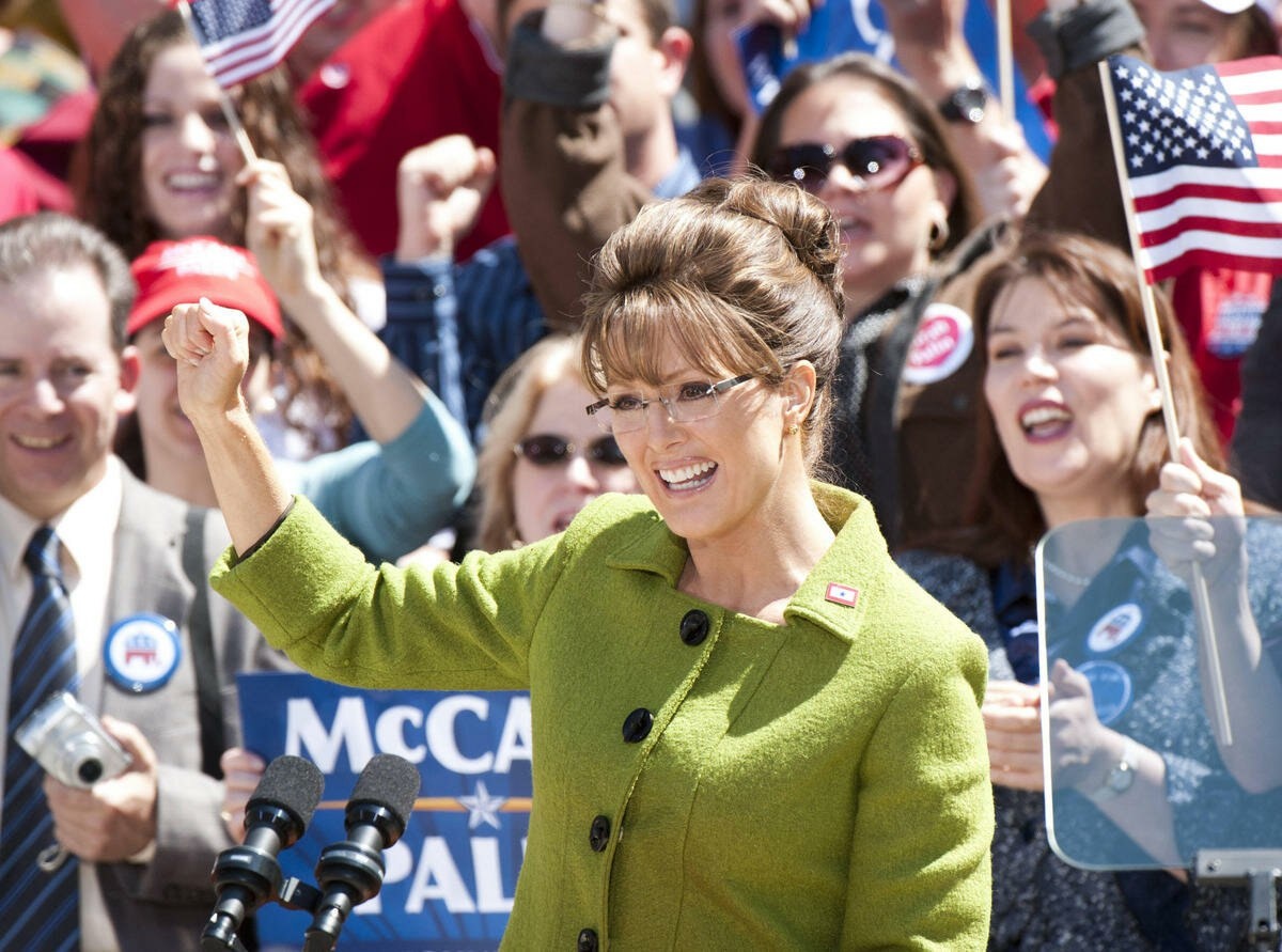 Джулиана Мур в роли Сары Пэйлин в фильме Джея Роуча «Игра изменилась» (2012).