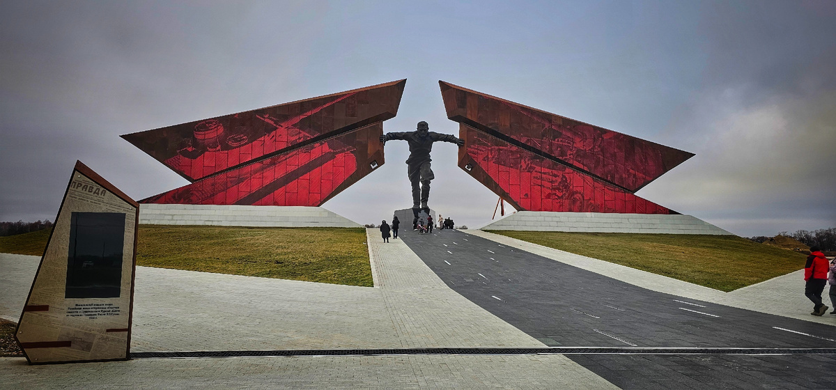 Мемориальный комплекс в Понырях. Курская область