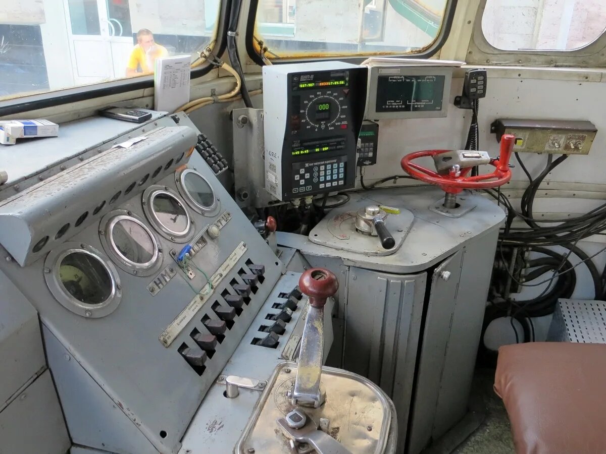 Кабина машиниста ЭР9П