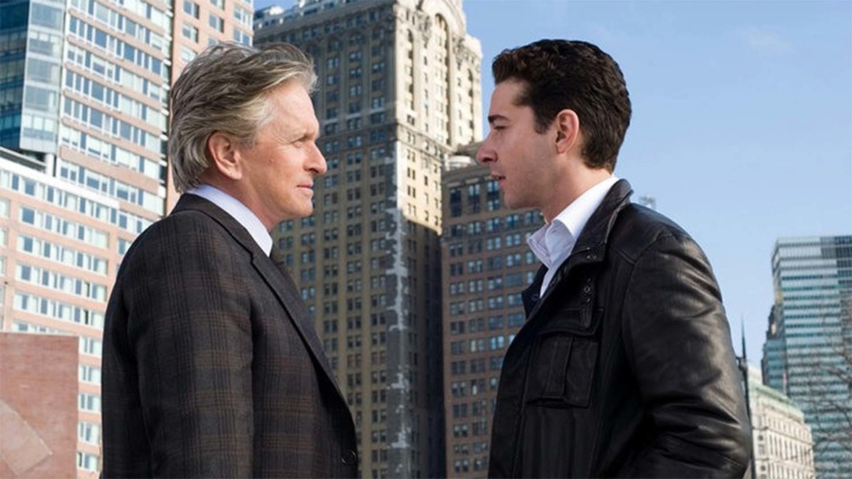 Кадр х\ф Уолл Стрит: Деньги не спят 2010 года. Режиссер Оливер Стоун, в главной роли Шайа Лабаф, Майкл Дуглас. Источник: google\картинки.