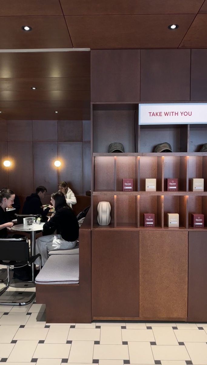 Интерьер заведения "Aaark Cafe"