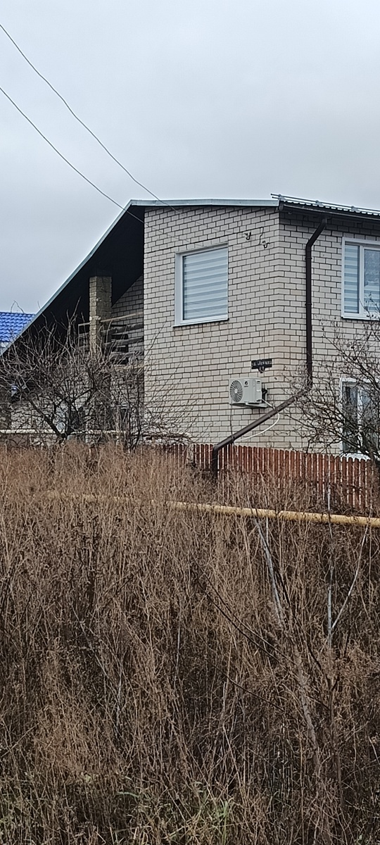 Фото осенние. Попросила подругу сфоткать свой дом на телефон, прислала только эти.