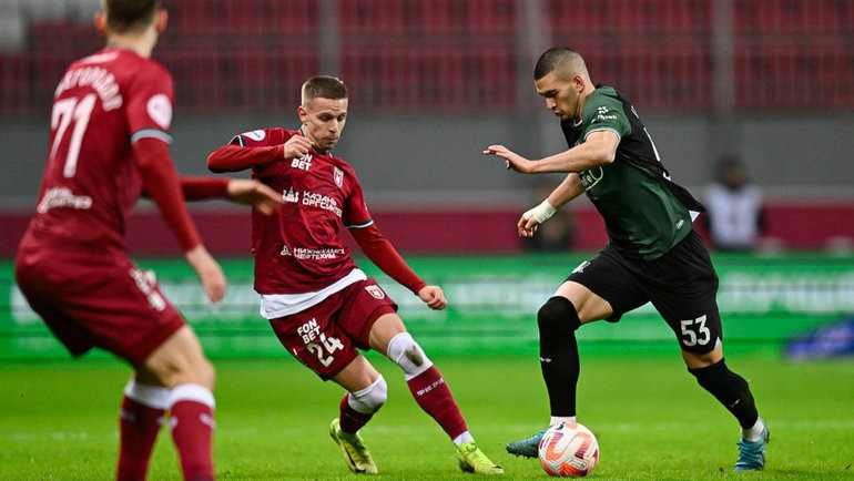    Полузащитник «Рубина» Никола Чумич (№ 24) и полузащитник «Краснодара» Александр Черников (№ 53).ФК «Краснодар»