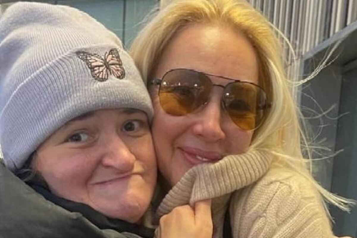    Лера Кудрявцева с поклонницей Социальные сети