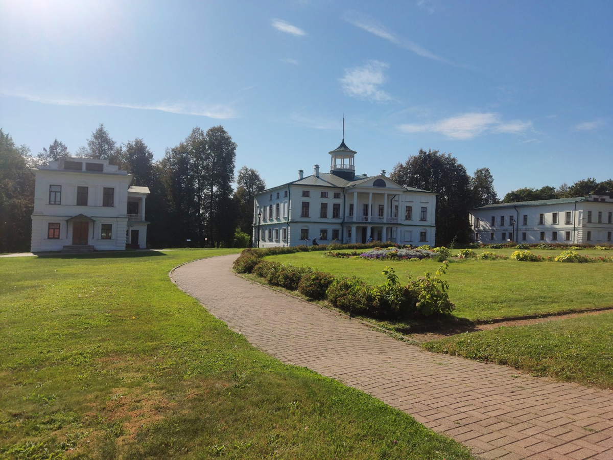 Большой дом усадьбы Н.А. Некрасова (фото - Гузов Евгений, 2024 г)