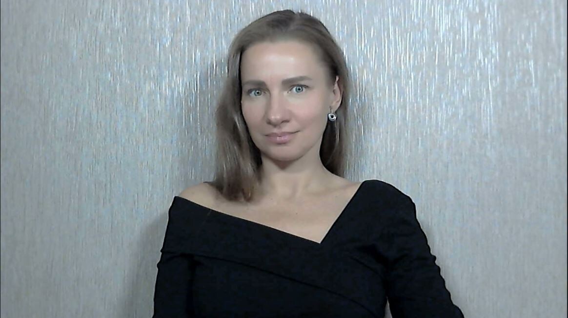 На фото автор Дзен-канала, Ирина Князева, карьерный консультант №1 по мнению ведущего отраслевого сервиса HRTIME.