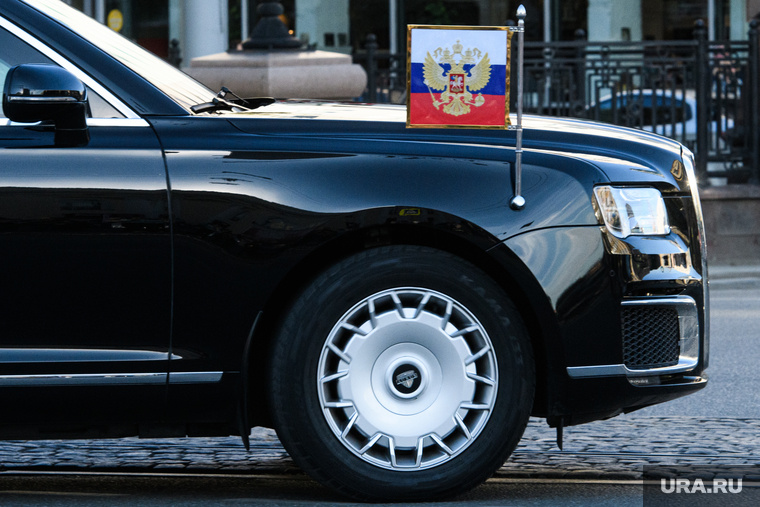    В выходной день кортеж Путина приехал в Кремль