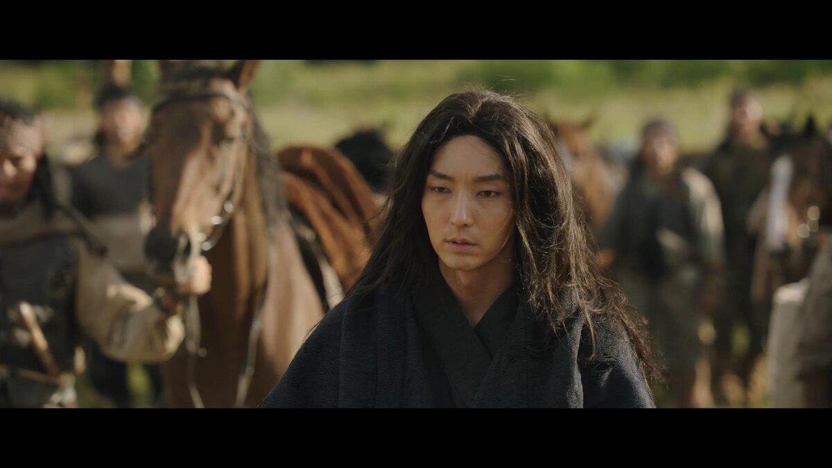 Гадюка, перепутанная с ужом, первые пять минут не кусает, удивляясь непривычному обращению. А Сайя и вовсе так проникся, что решил помочь.