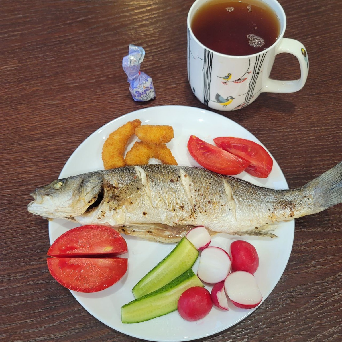 Чем бог послал, тем и обедала.