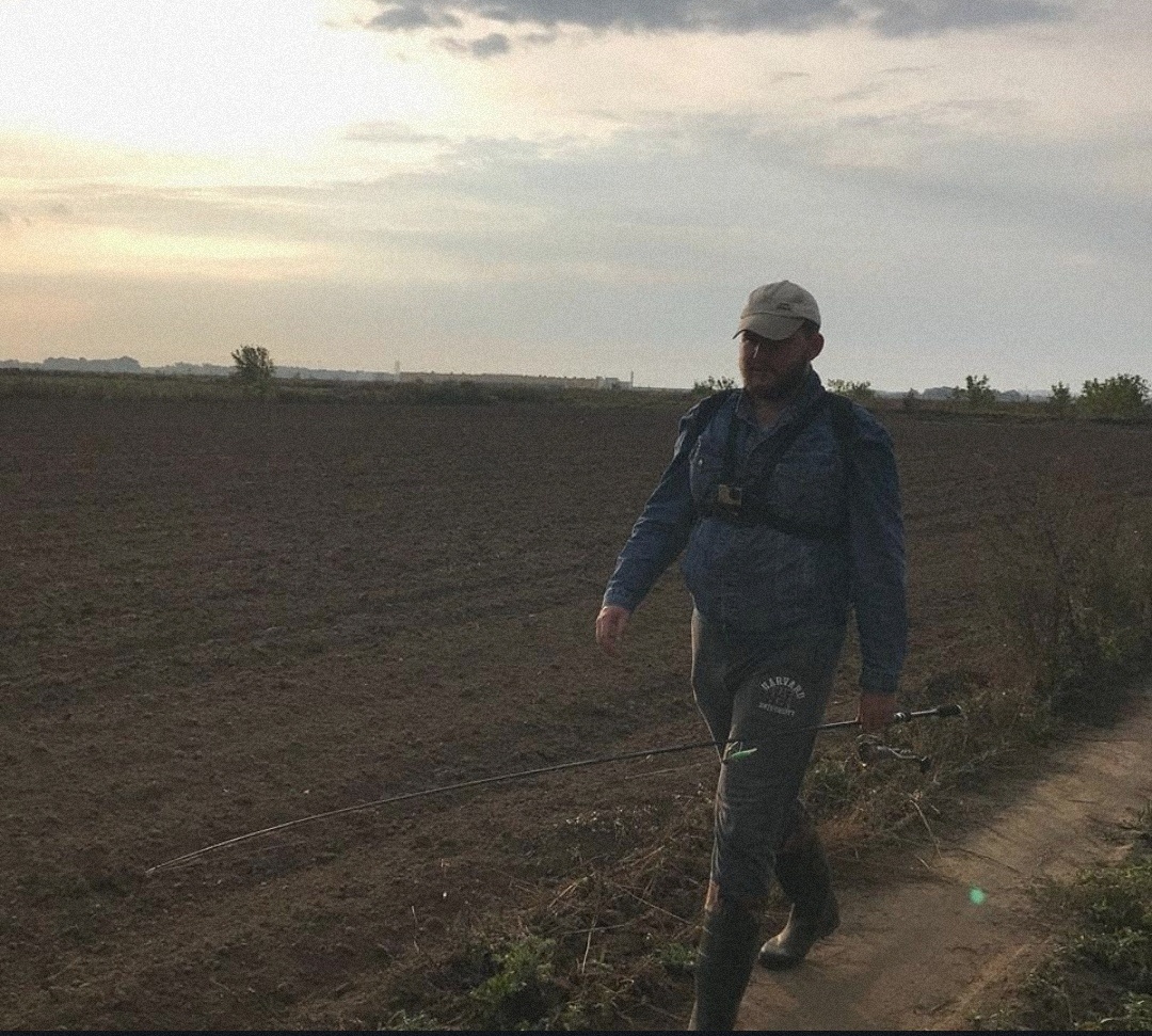 Хоть я и советую ботинки, в некоторых местах без сапог будет проблематично.