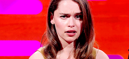 Эмилия и её брови