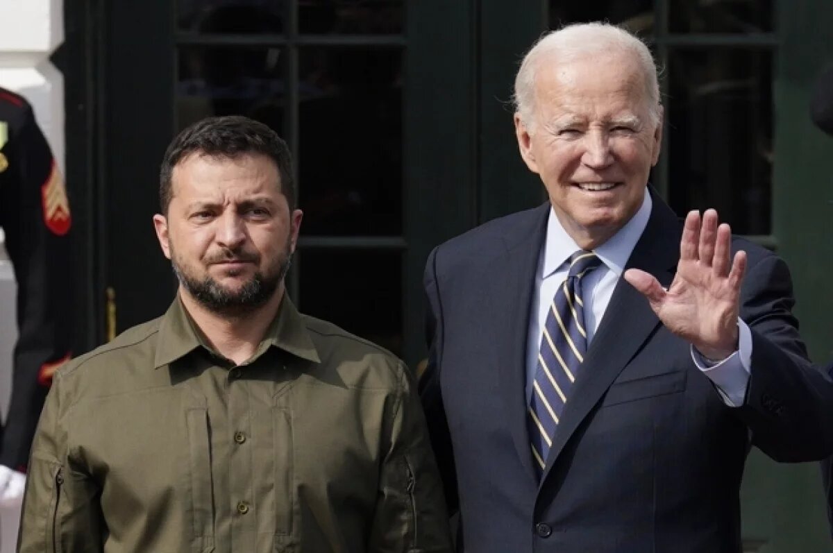    Джо Байден, Владимир Зеленский (слева)