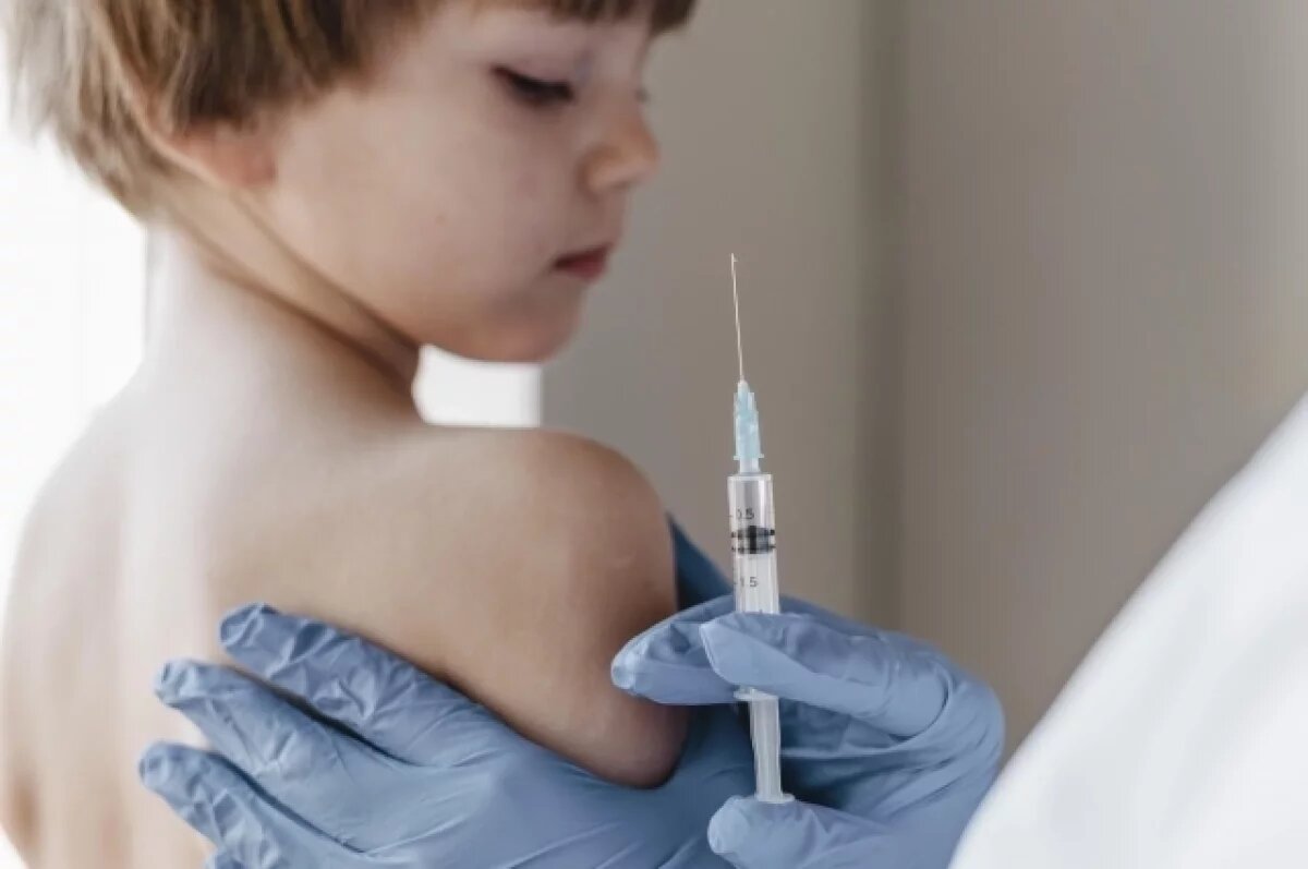    Вакцинация детей проводится на местах в организованных коллективах образовательных учреждений или самостоятельно через смотровой кабинет № 37.