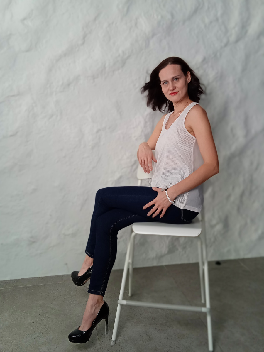 Посоветуйте,что можно сделать с волосами..цвет и причёска..                         нужно работать над собой...                                        