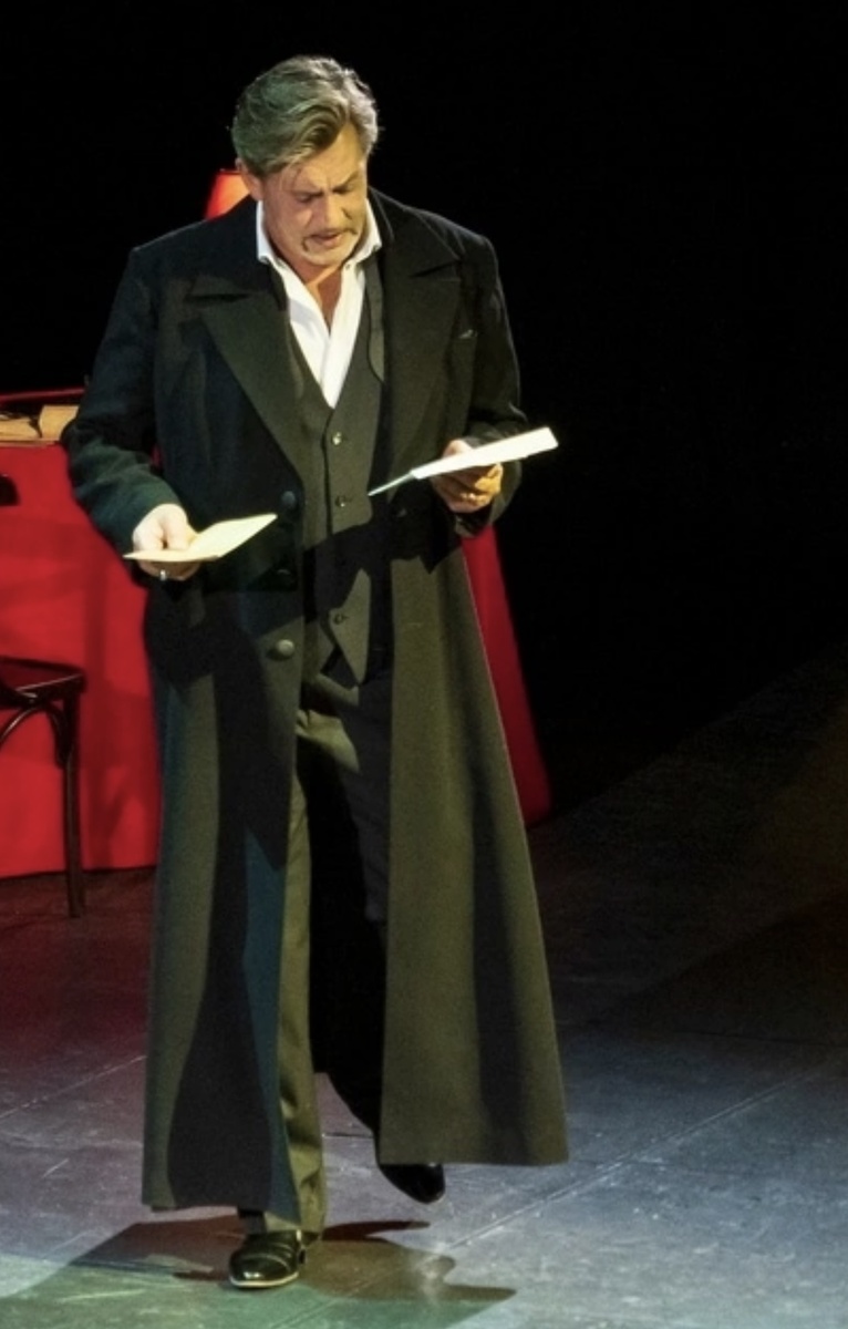 Фото с сайта : Театр. Спектакли. Новости культуры https://vk.com/wall-3460822_401980