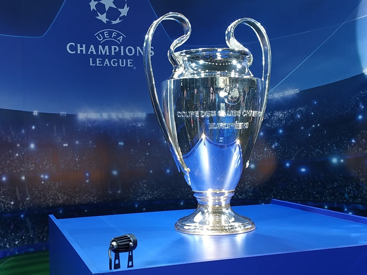 Знаменитый "ушастый" Кубок - главный трофей европейского клубного футбола!