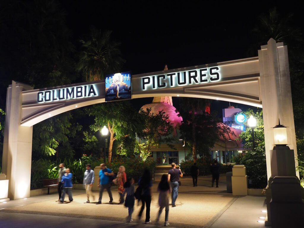 Вход в зону Columbia Pictures