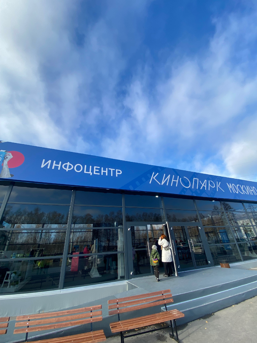 Узнать про экскурсии и купить билеты можно в инфоцентре 