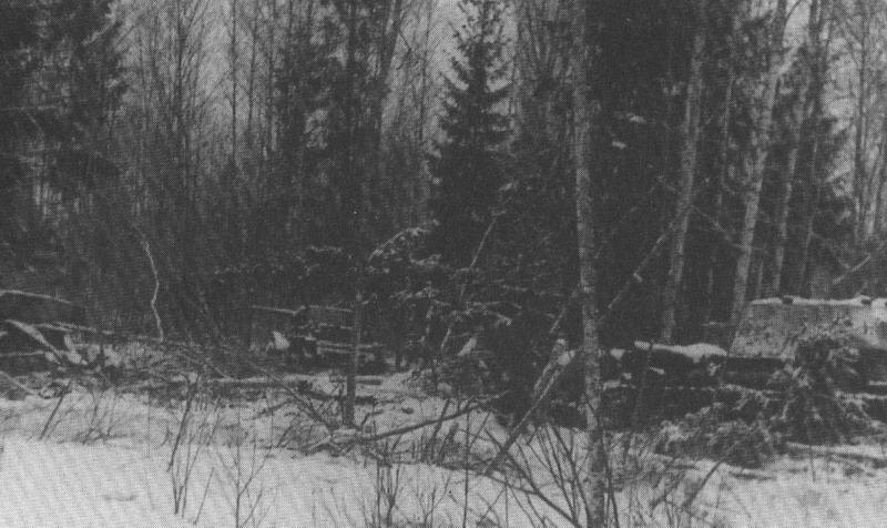 Танк КВ-1 производства ЛКЗ выпуска сентября 1941 года и два танка БТ-5