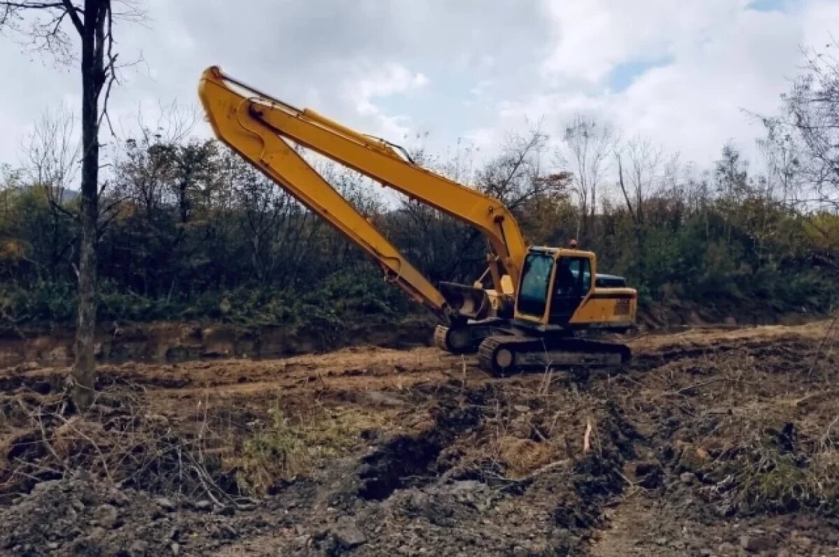    Работы по расчистке русел рек продолжаются во Владивостоке