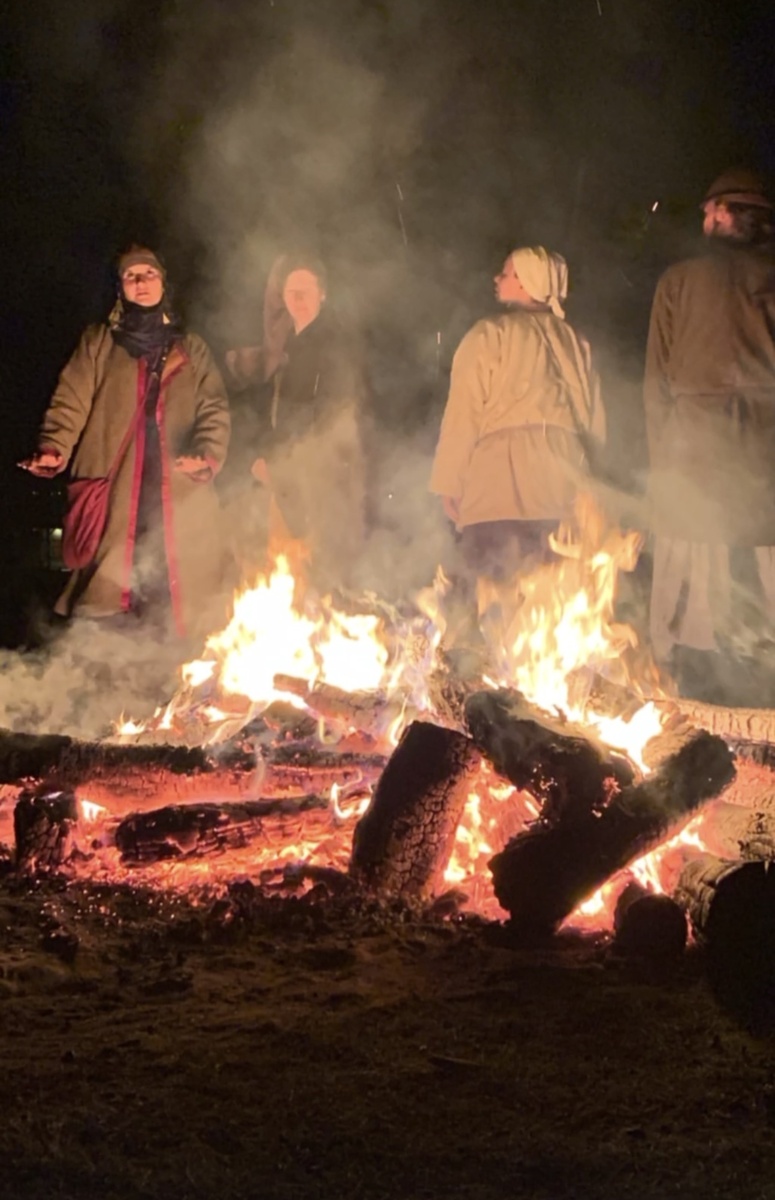 Пришли погреться к общему костру