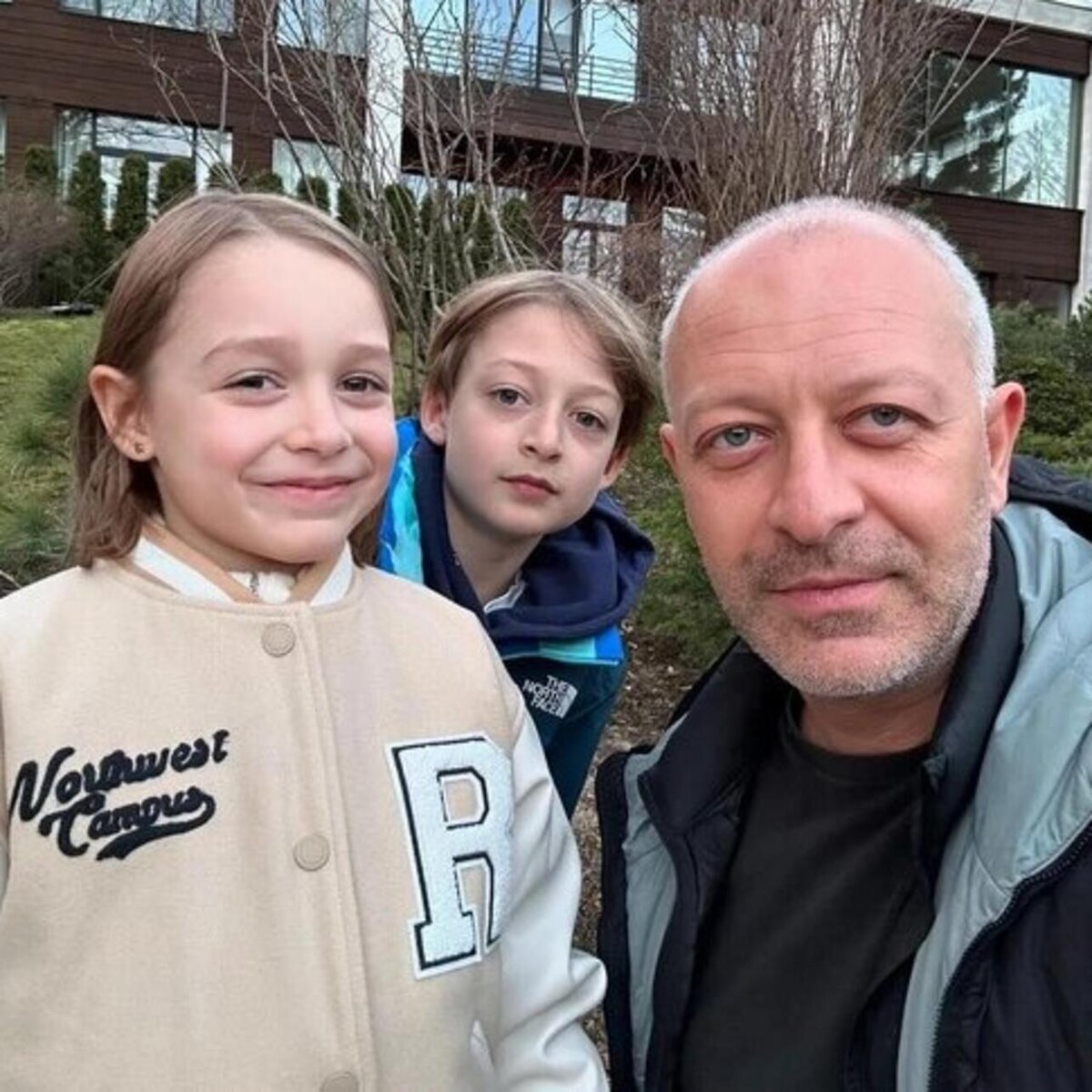    Бывший муж Оксаны Акиньшиной с детьми Социальные сети