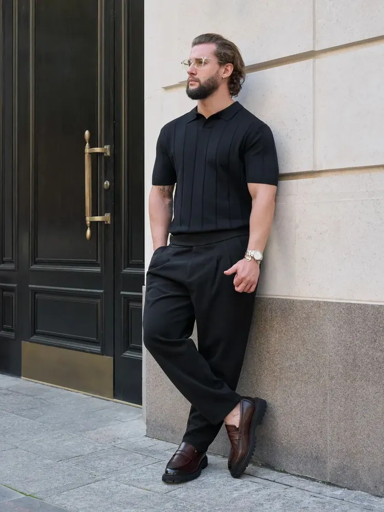 Классические брюки ADAM SAINT отлично вписываются в мужской гардероб. Модель подойдет для взрослых мужчин и подростков, можно носить дождливой осенью и холодной зимой. Выполнены из премиальной ткани (шерсть в переплетении с хлопком). Артикул на wb 241916349