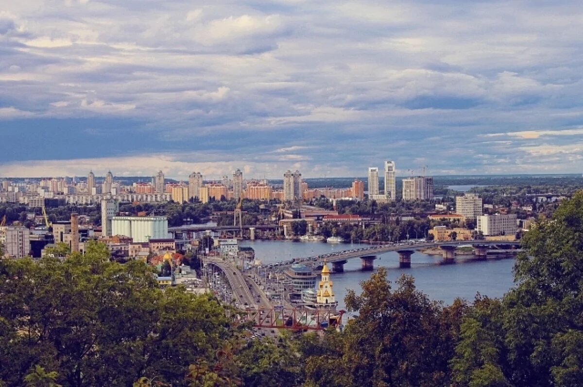    ФСБ: ГУР обещало отправить семью летчика на Украину перед угоном вертолета