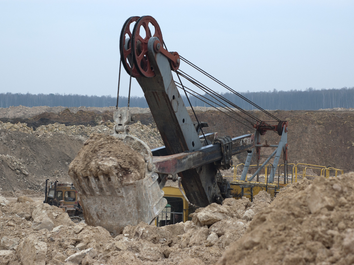 Экскаватор на Голутвинском карьере. Архивное фото, сейчас карьер недоступен