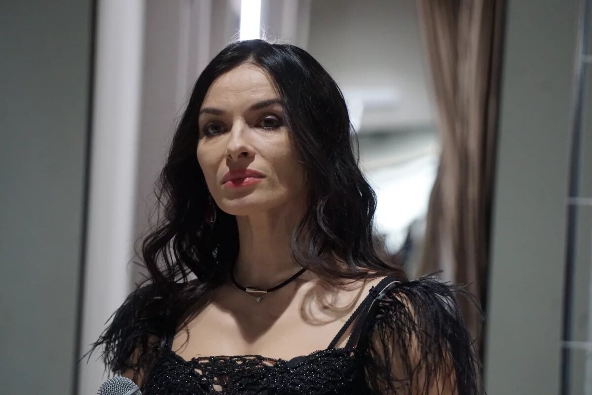    Уехавшая из РФ солистка «ВИА Гры» Грановская стала экстрасенсом