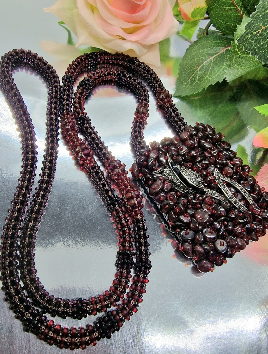 Гранат, Жгут с Кулоном. 