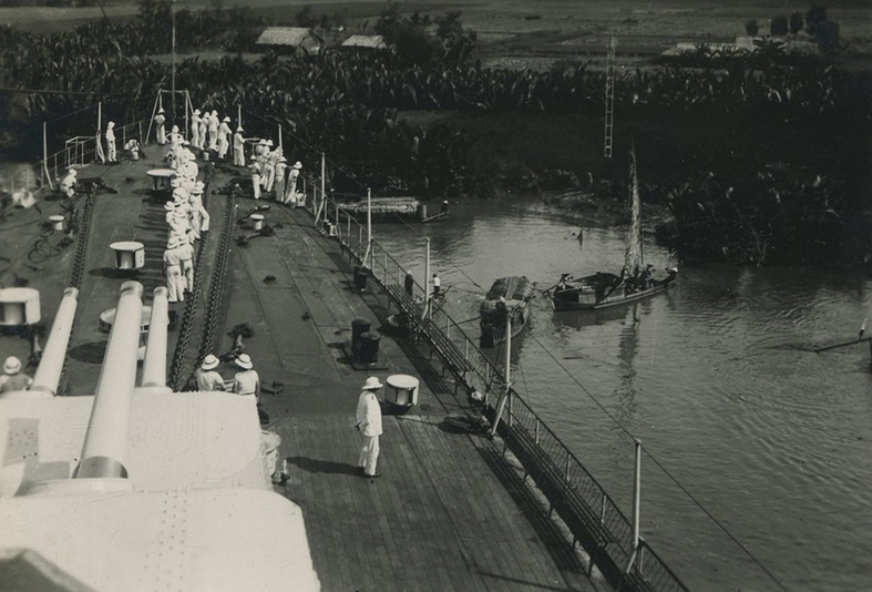 Крейсер "Примоге" в Сайгоне