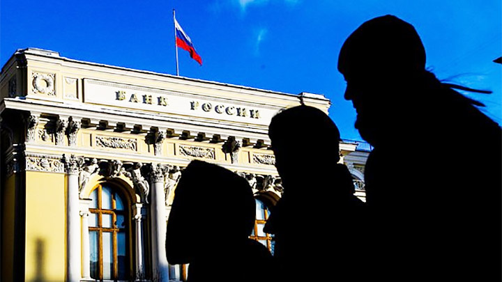    По мнению экспертов, решение Центробанка поднять ключевую ставку ведёт страну в пропасть. Фото: Alexey Belkin/Global Look Press