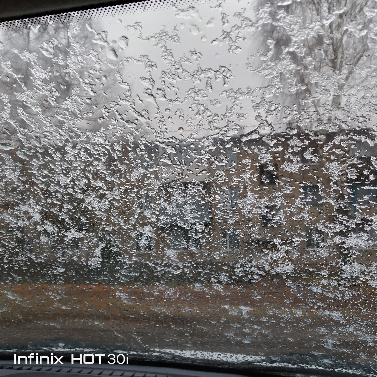 Утром на машине было такое стекло. 