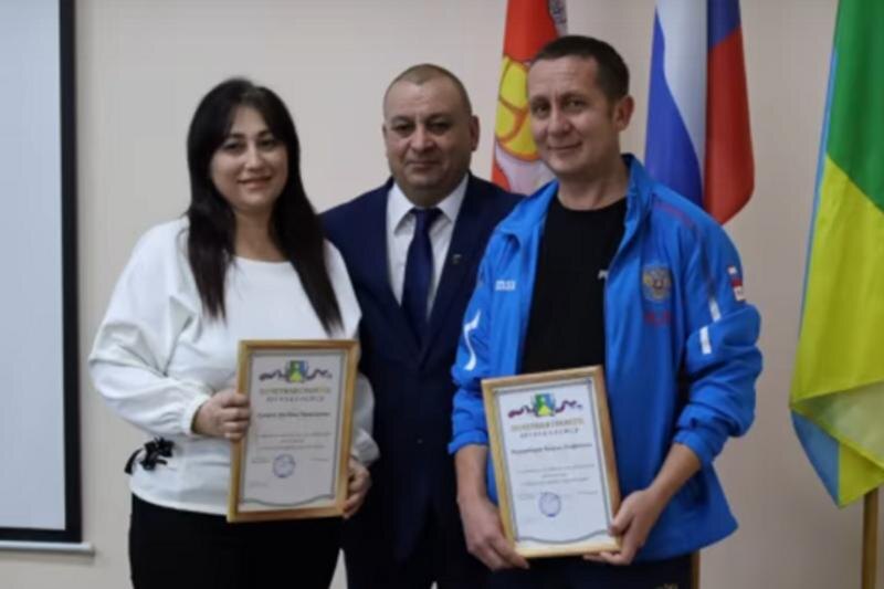    "Знамя труда" / Глава Кунашакского района вручил награды смелым учителю и повару