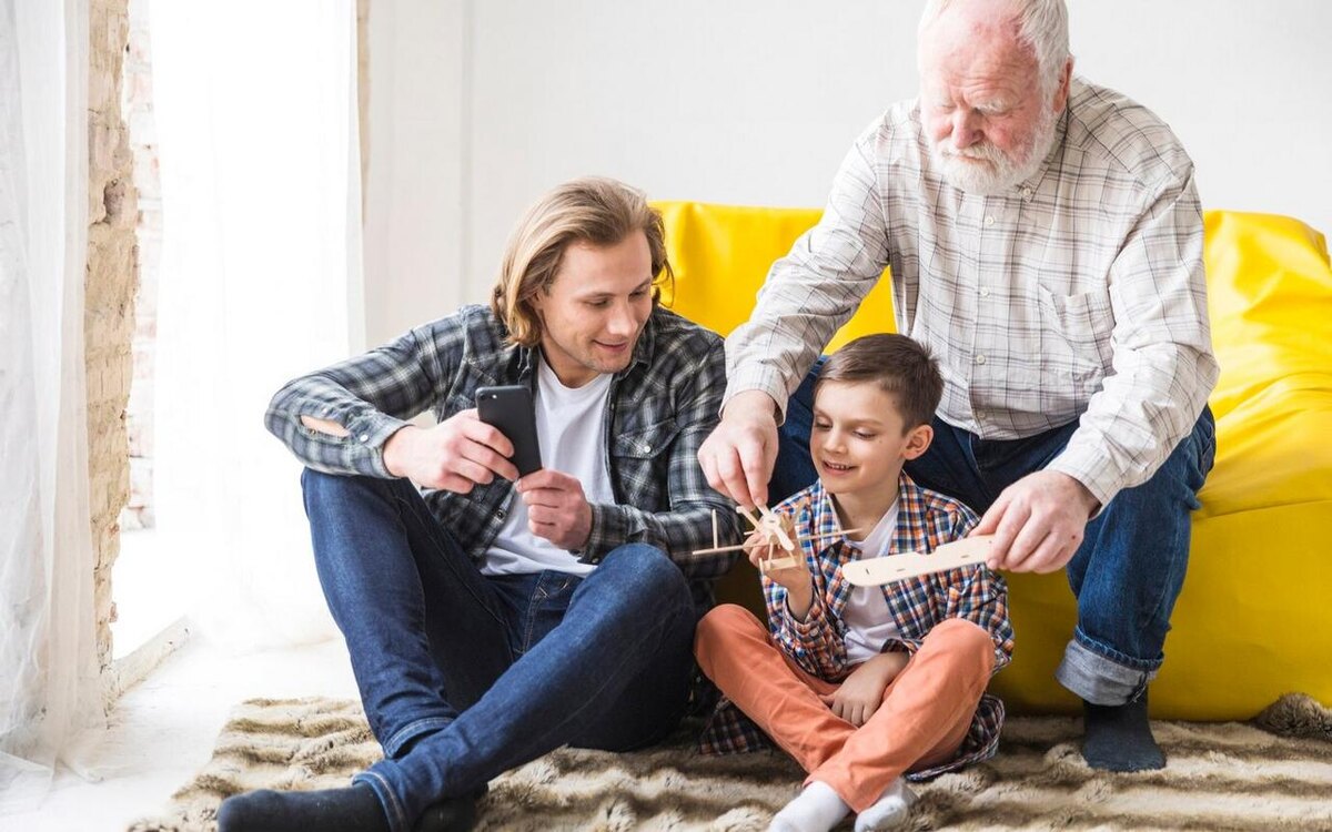    Денежную помощь родителям оказывают постоянно 20% липчан Freepik