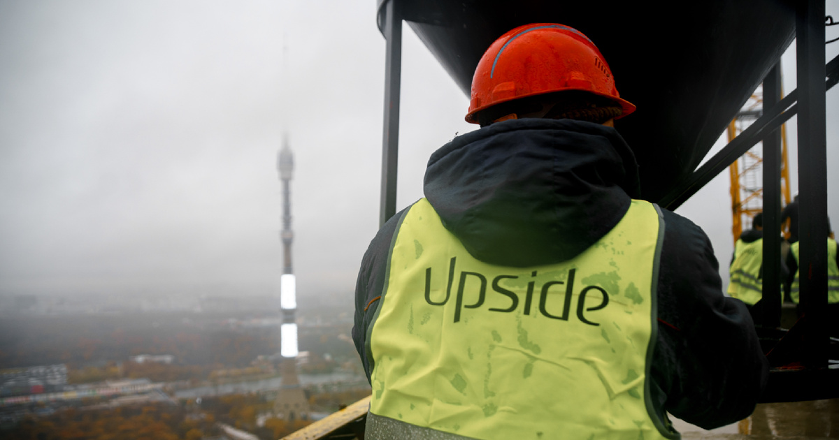 Команда Upside Development поднялась на высоту 200 метров, где залили последний куб бетона 