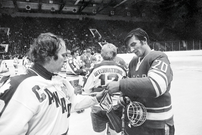 Фото с яндекс.картинки (после матча: Д.Чиверс и В.Третьяк)