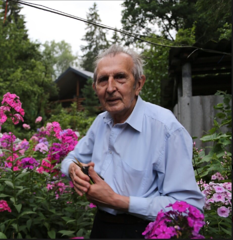 Репрев Ю.А. в своем саду