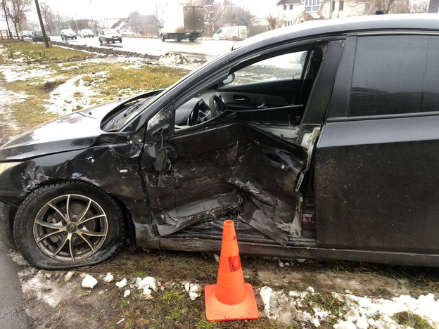    Три человека пострадали в аварии в слободе Лосево