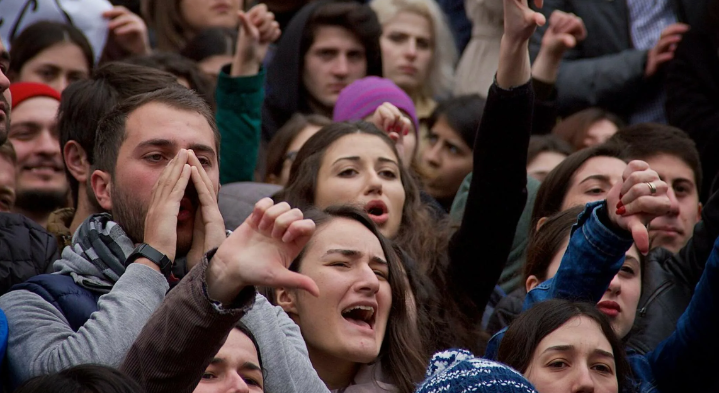 Меня неприятно удивило, сколько взрослых людей все еще нянчит свои обиды, и винит родителей во всех своих неудачах (недодали, недолюбили, и прочие недо-...)