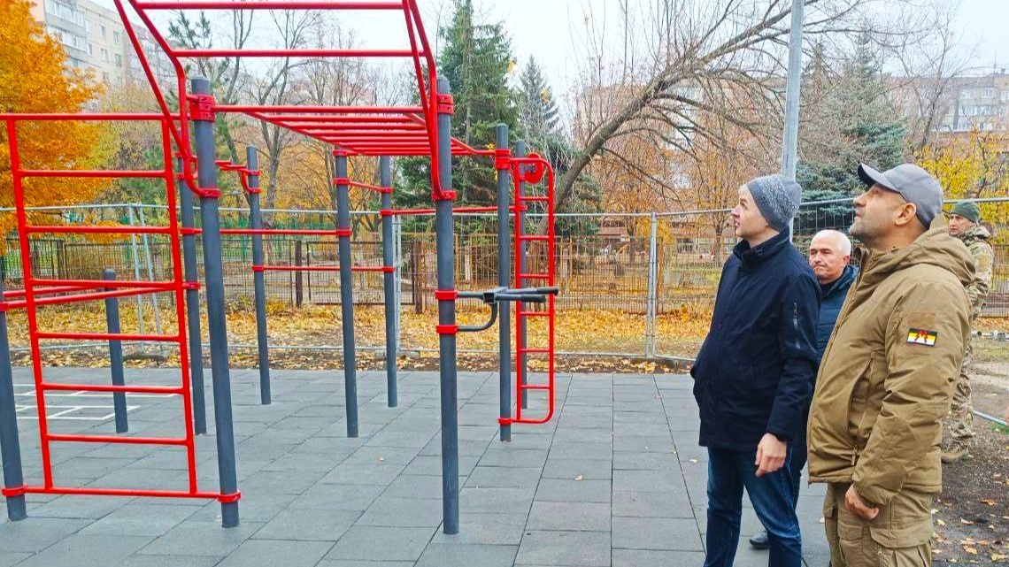    Артём Жога оценил объекты, которые Югра восстанавливает в подшефной Макеевке